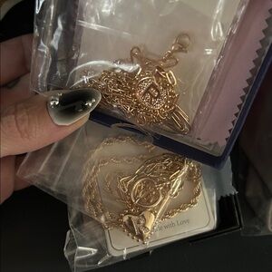 Gold Tone Jewelry Set “R”